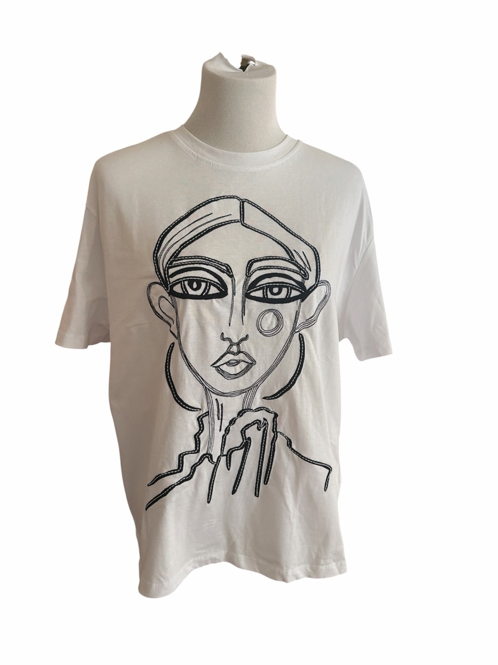 Zara White Crewneck Tee with Black Brand Tag